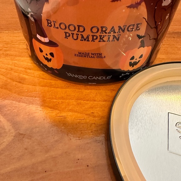 New 3 Wick Yankee Candle Blood Orange Pumpkin Halloween 18oz Fall Home D… - Picture 7 of 7
